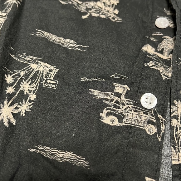 EUC Boys size S (6-7) Old Navy button up shirt - Picture 2 of 6